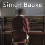 Simon Bauke – turné pianisty, skladatele a absolventa demokratické školy